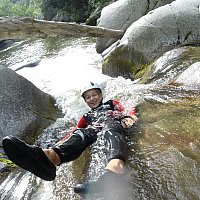 Il n'y a pas que la mer pour se rafrachir, il y a le canyoning aussi !