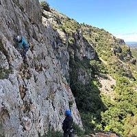 Où pratiquer l'escalade en falaise en plein été dans les Pyrénées-Orientales ?