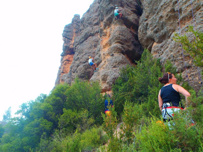 Escalade en falaise en Espagne : 1438348851.escalade.en.falaise.jpg