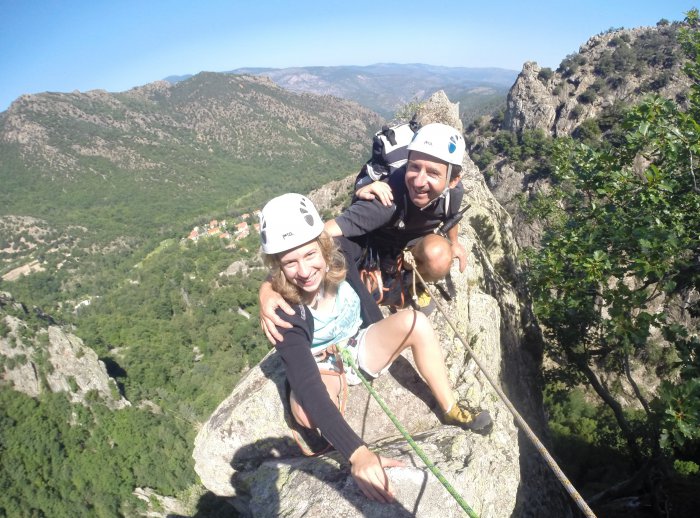 Sorties en Famille Sorties escalade canyoning via ferrata en famille : 1457680401.sommet.jpg